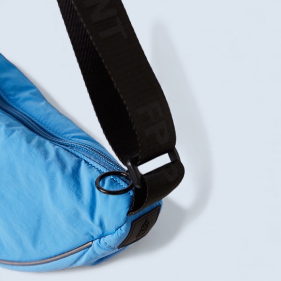 Free People Movement Bulls Eye Sling Bag In Denim Blue NWT - Picture 3 of 4